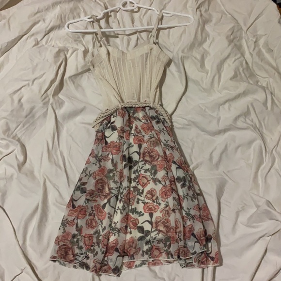 Small Flowery Dress - Picture 2 of 2